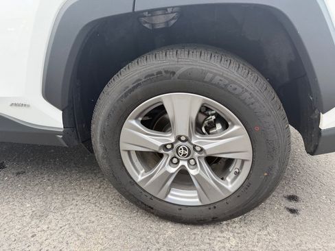 Used 2024 Toyota RAV4 LE AWD/4WD image 9