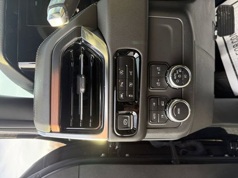 Used 2025 GMC Yukon XL Denali image 21