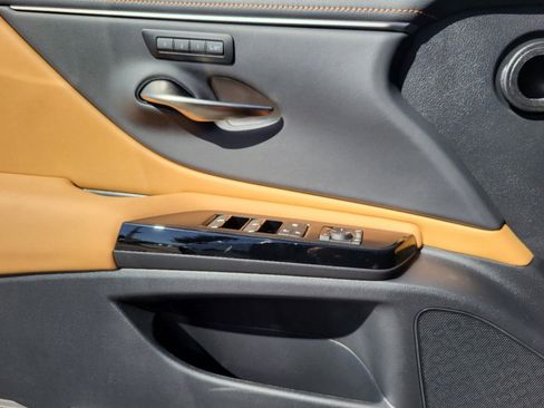 New 2025 Lexus ES 300h w/ Premium Package image 19