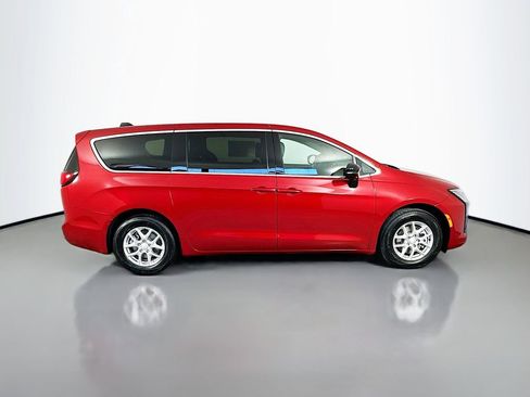New 2027 Chrysler Pacifica Select FWD image 8