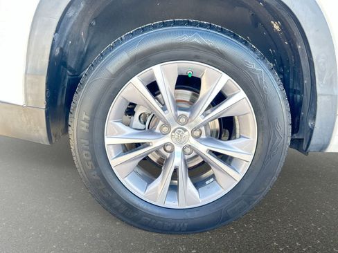 Used 2015 Toyota Highlander XLE FWD image 5