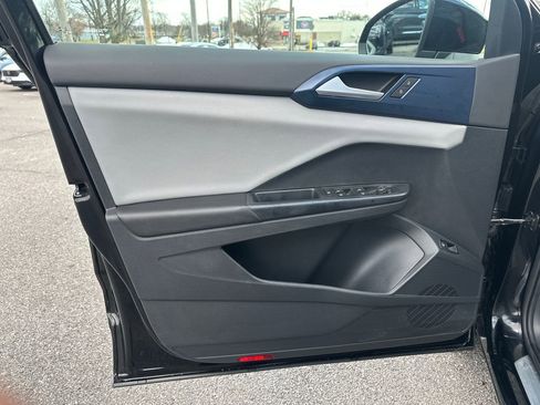 Certified 2022 Volkswagen Taos SE w/ Panoramic Sunroof Package image 5