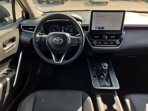 Used 2026 Toyota Corolla Cross XLE FWD image 28