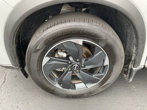 Used 2025 Nissan Rogue SV AWD/4WD image 9