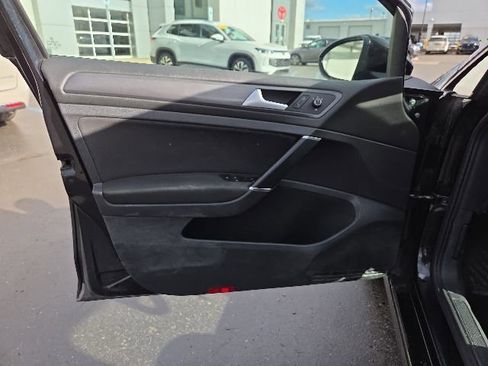 Used 2019 Volkswagen Golf S FWD image 10