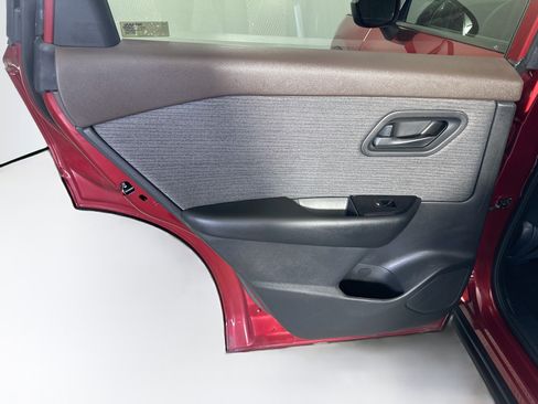 Used 2023 Nissan Rogue S AWD/4WD image 26