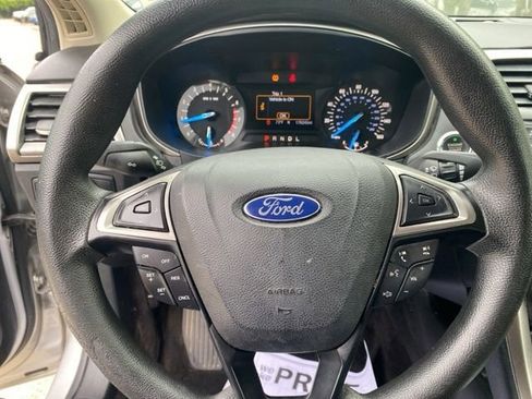 Used 2017 Ford Fusion SE FWD image 11