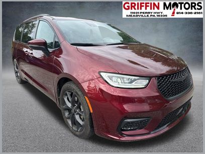 Used 2023 Chrysler Pacifica Touring-L w/ S Appearance Package