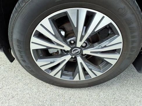 Used 2023 Nissan Rogue SV image 16