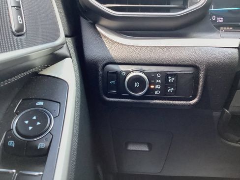 Used 2023 Ford Explorer XLT w/ Equipment Group 202A RWD image 31