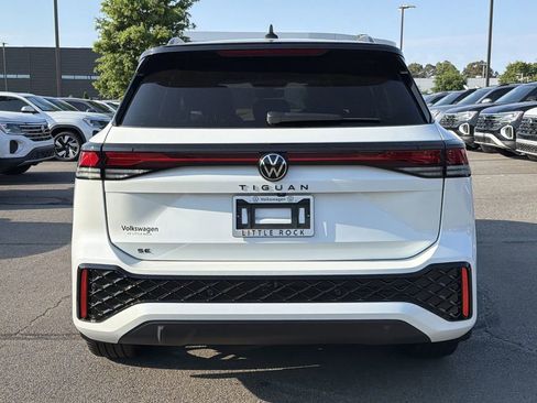 Used 2025 Volkswagen Tiguan SE R-Line FWD image 4
