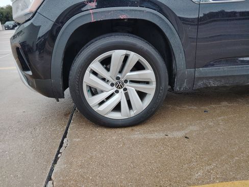 Used 2022 Volkswagen Atlas Cross Sport SE image 9