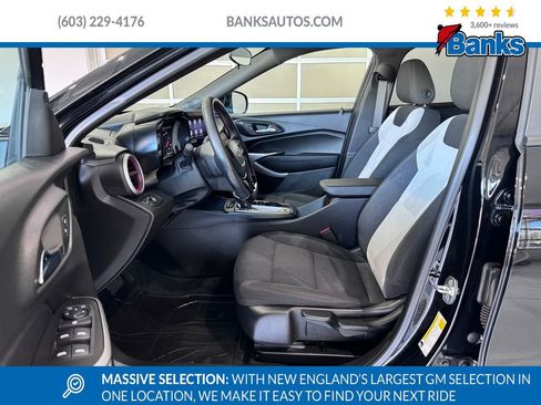 Certified 2024 Chevrolet Trax RS image 8