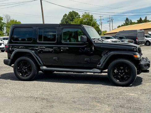 Used 2021 Jeep Wrangler Unlimited Sahara AWD/4WD image 2