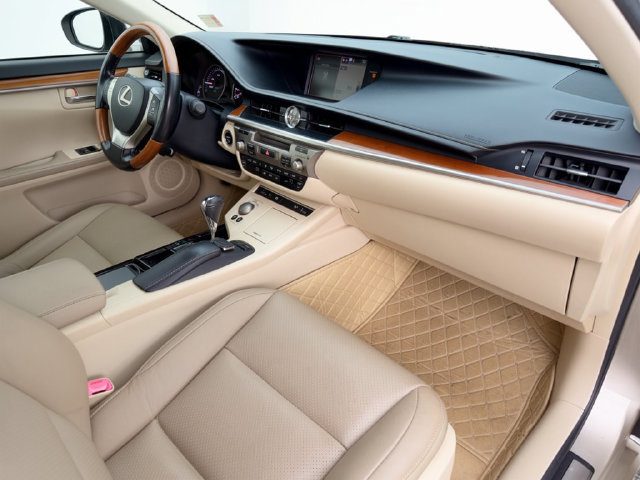 Used 2015 Lexus ES 300h w/ Navigation System Package FWD image 32