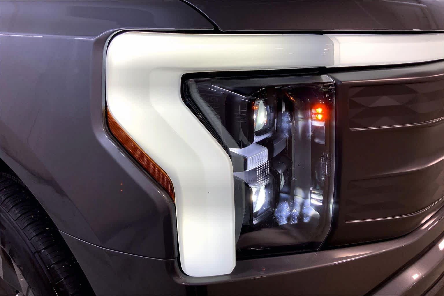 Used 2024 Ford F150 Lightning Lariat AWD/4WD image 27