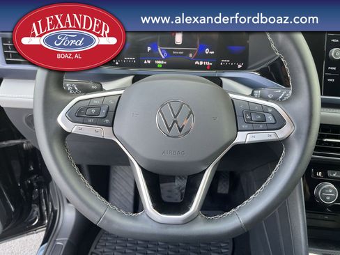 Used 2024 Volkswagen Taos SE image 24