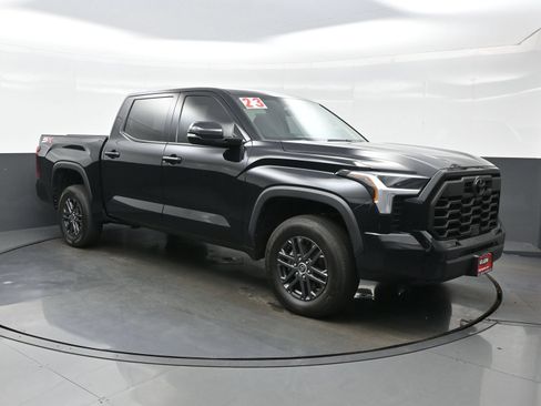 Used 2023 Toyota Tundra SR5 w/ SR5 Convenience Package AWD/4WD image 8