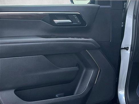 Used 2025 Chevrolet Tahoe LS RWD image 17