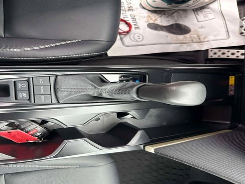 Used 2025 Toyota Camry SE image 25