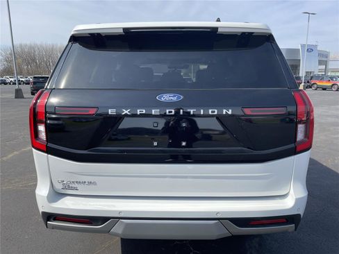 Used 2025 Ford Expedition Platinum w/ Platinum Ultimate Package AWD/4WD image 4