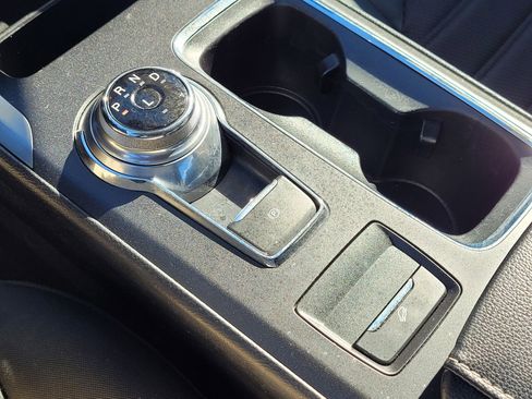 Used 2020 Ford Fusion SE image 27