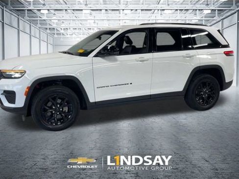 Used 2024 Jeep Grand Cherokee Altitude image 6