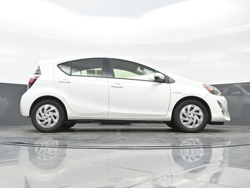 Used 2016 Toyota Prius C One image 29