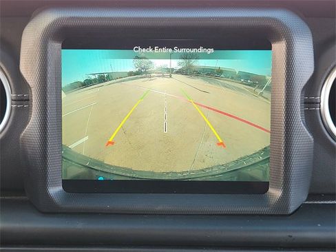 Used 2023 Jeep Wrangler Unlimited Sahara w/ Cold Weather Group image 17