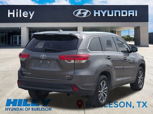 Used 2019 Toyota Highlander XLE image 3