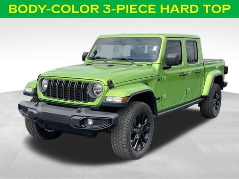 Used 2025 Jeep Gladiator Sport image 4