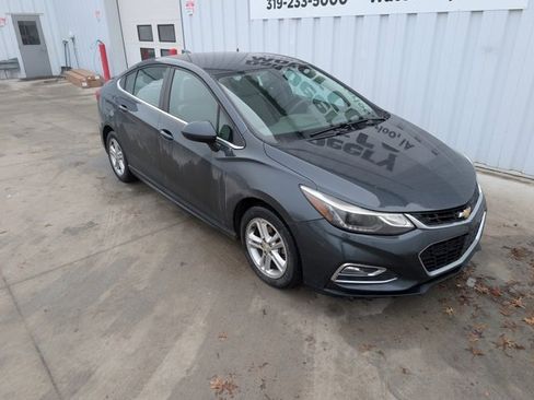 Used 2018 Chevrolet Cruze LT w/ Convenience Package image 6
