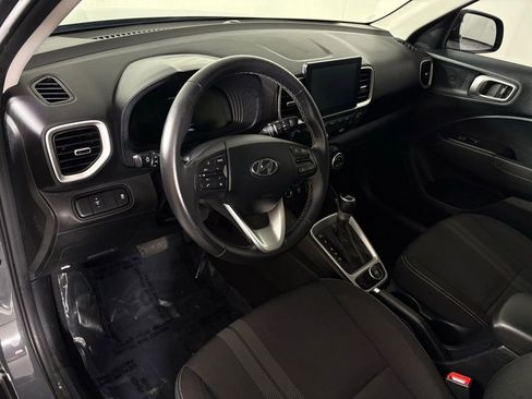Used 2025 Hyundai Venue SEL FWD image 16