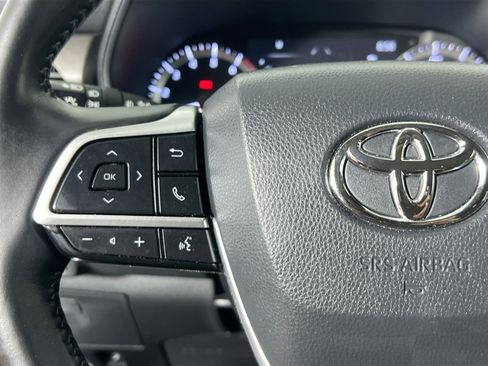 Used 2023 Toyota Highlander LE FWD image 18
