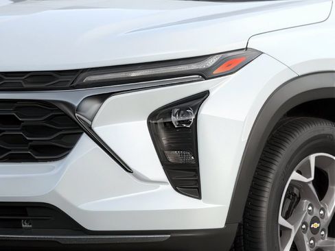 New 2026 Chevrolet Trax LT w/ Driver Confidence Package FWD image 7