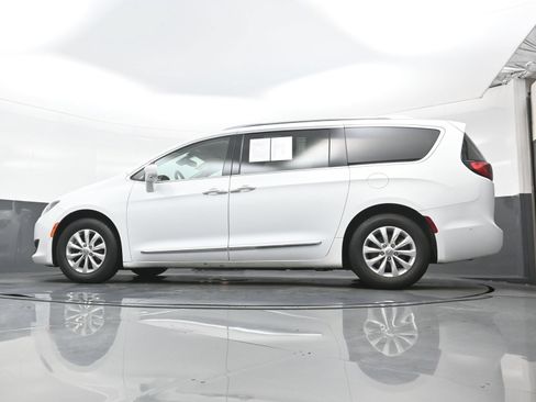 Used 2018 Chrysler Pacifica Touring-L Plus w/ Advanced Safetytec Group FWD image 31