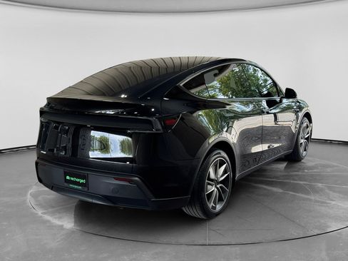 Used 2026 Tesla Model Y 2WD image 3