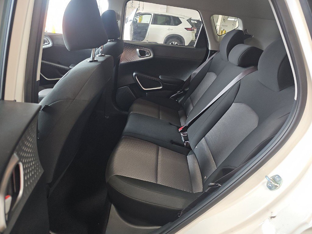 Certified 2025 Kia Soul LX w/ LX Technology Package FWD image 14