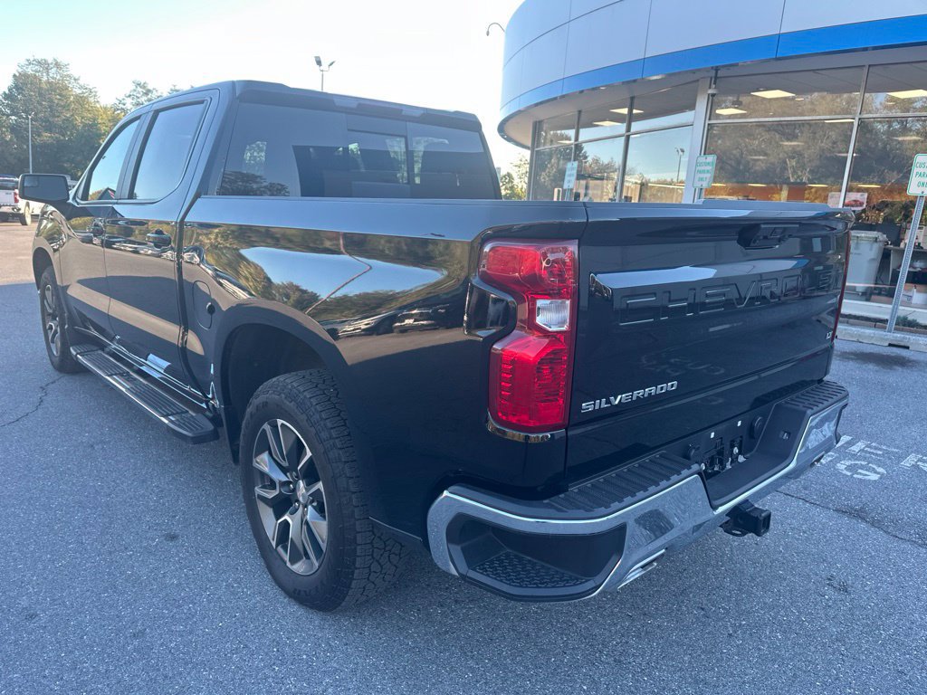 Used 2023 Chevrolet Silverado 1500 LT AWD/4WD image 7