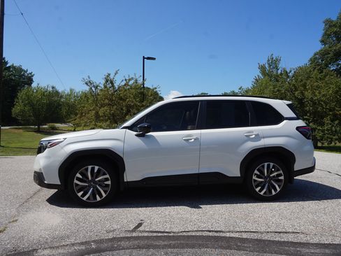 Used 2025 Subaru Forester Touring AWD/4WD image 8