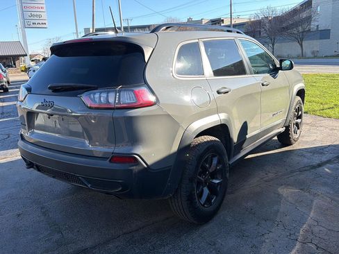Used 2019 Jeep Cherokee Latitude image 2