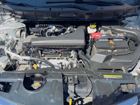 Used 2017 Nissan Rogue SV w/ SV Premium Package image 28