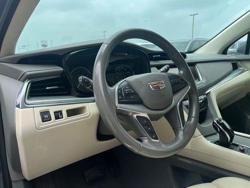 Used 2020 Cadillac XT5 Premium Luxury FWD image 16