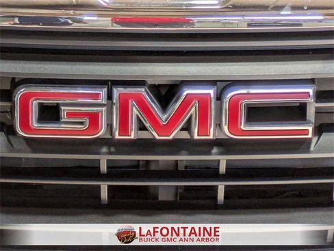 Used 2023 GMC Terrain SLE image 9