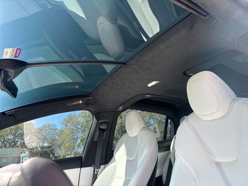 Used 2022 Tesla Model X image 39