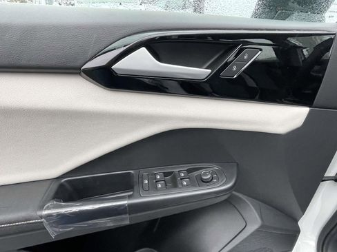 New 2026 Volkswagen Taos S image 17