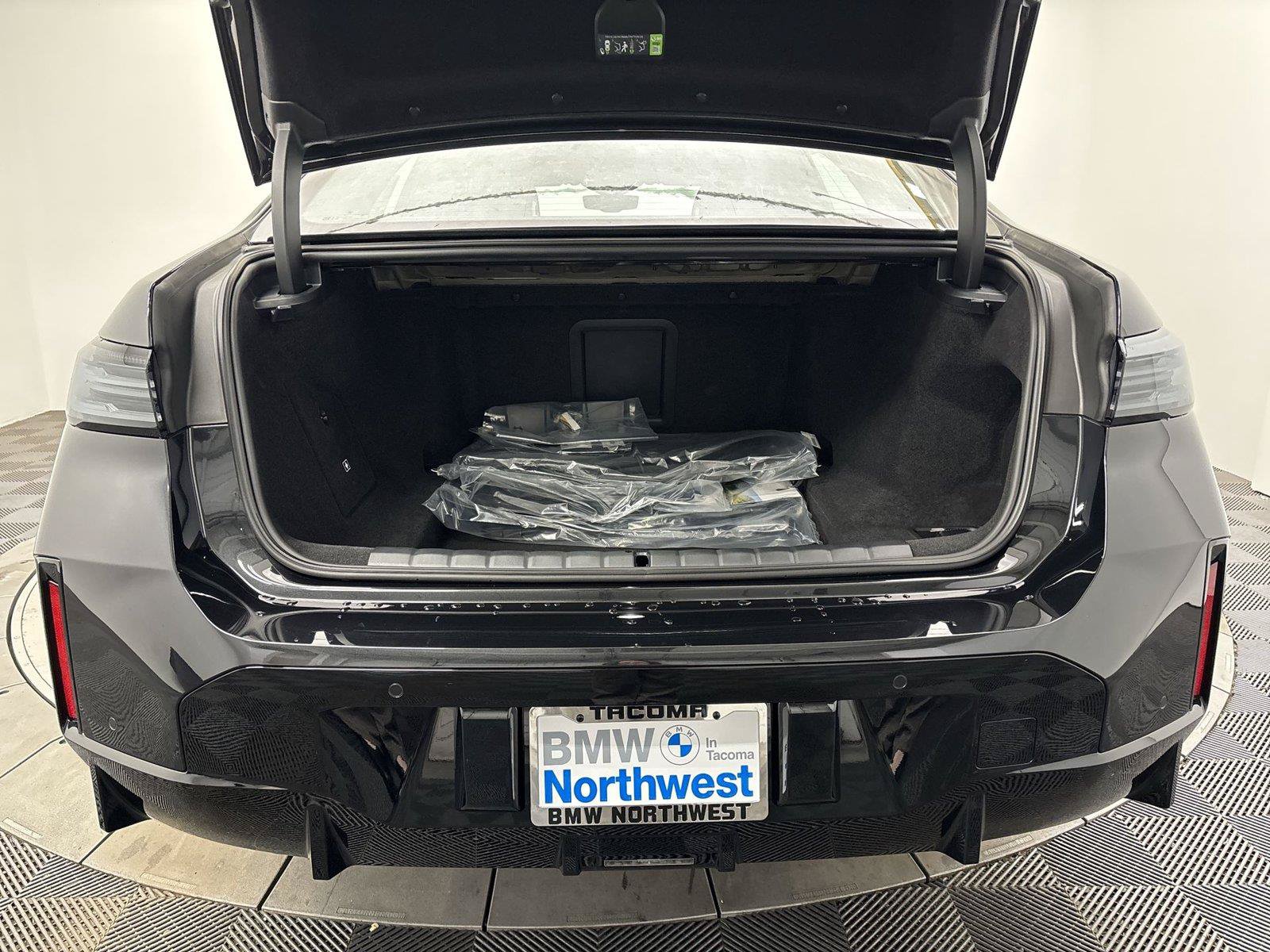 New 2027 BMW 740i w/ Executive Package RWD image 9