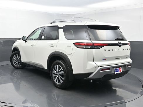 Used 2024 Nissan Pathfinder SL image 25