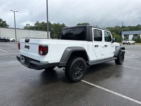 Certified 2024 Jeep Gladiator Sport AWD/4WD image 5