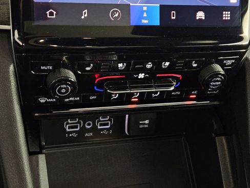 Used 2024 Jeep Grand Cherokee L Limited w/ Luxury Tech Group II image 14